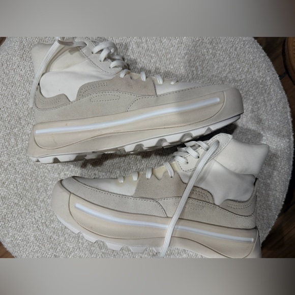 Sorel Cream and White winter boots - Picture 8 of 11